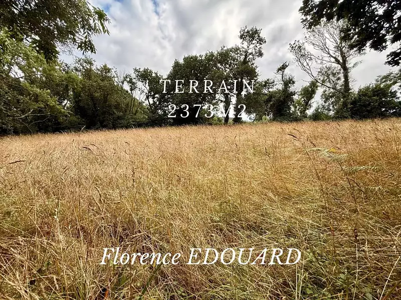 Terrain, 2 373 m²
