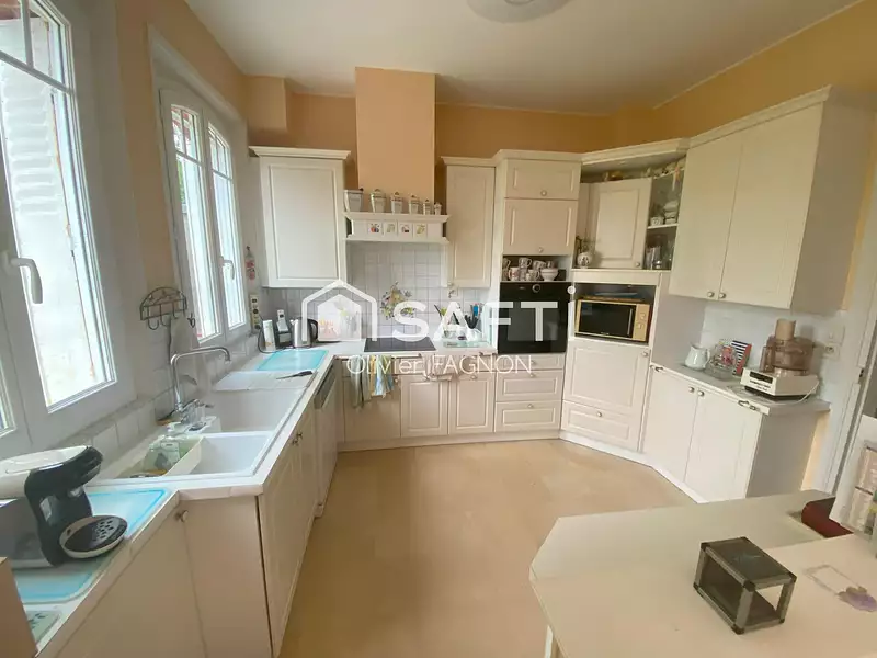 Maison, 215 m²