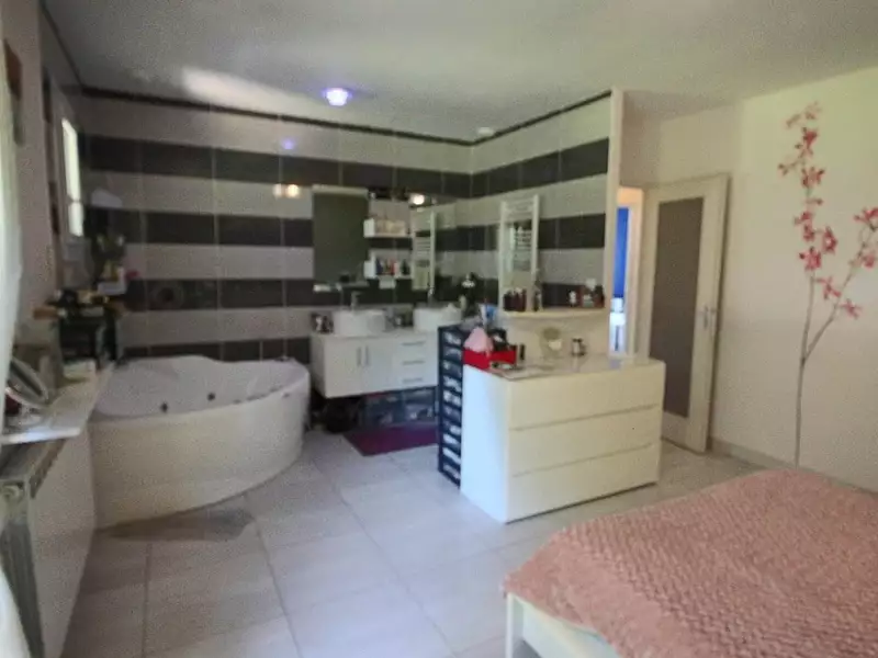 Maison, 168 m²