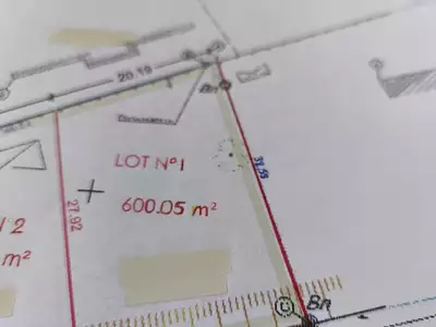 Terrain, 600 m²