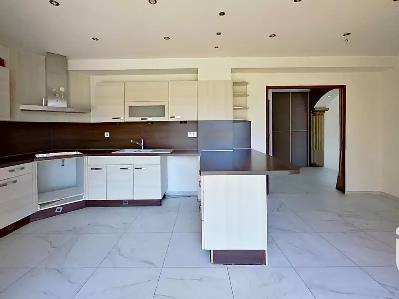 Maison, 180 m²