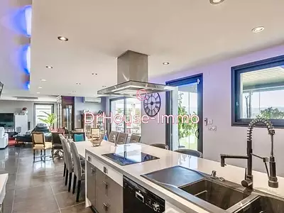 Maison, 260 m²