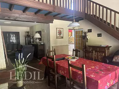 Maison, 225 m²