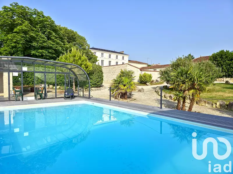 Maison, 940 m²