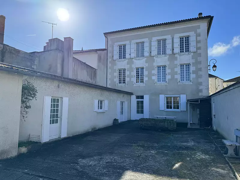 Maison, 340 m²