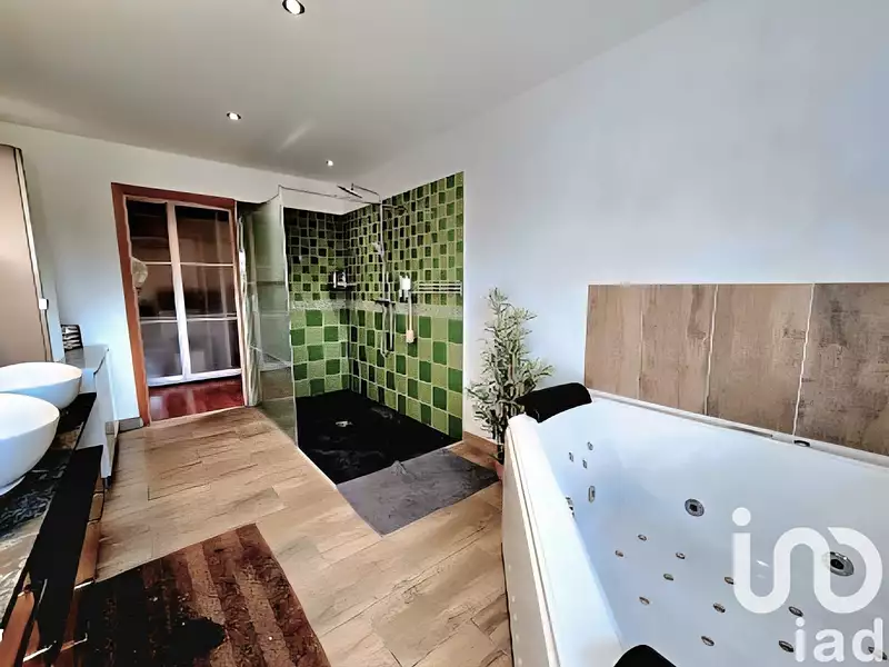 Maison, 375 m²