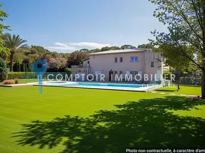 Maison, 235 m²