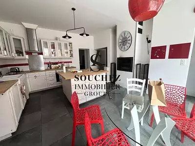 Maison, 307 m²