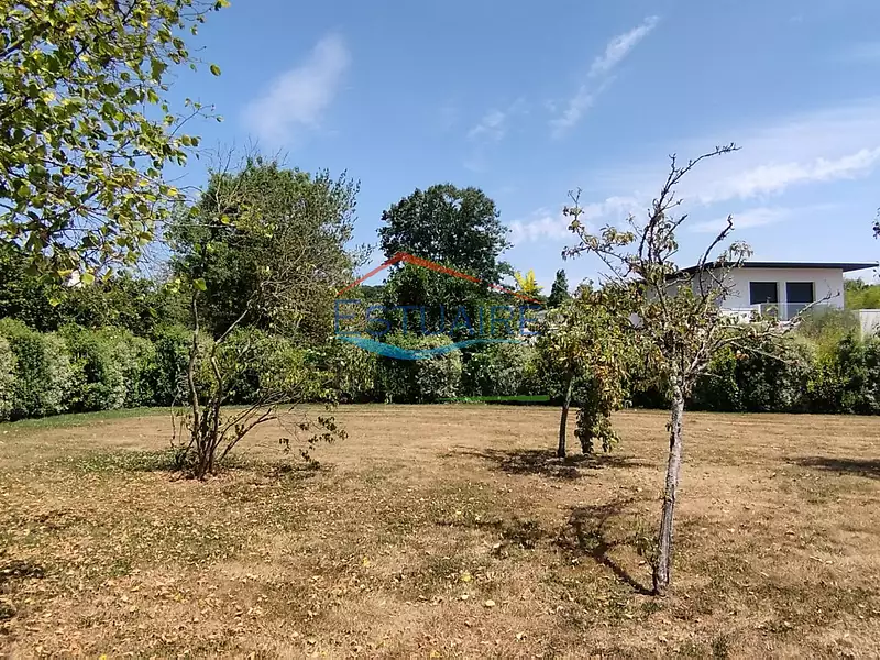 Terrain, 561 m²