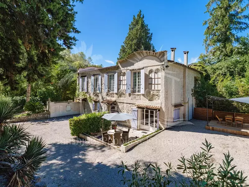 Maison, 235 m²