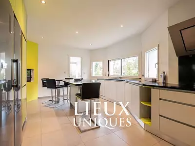 Maison, 218 m²