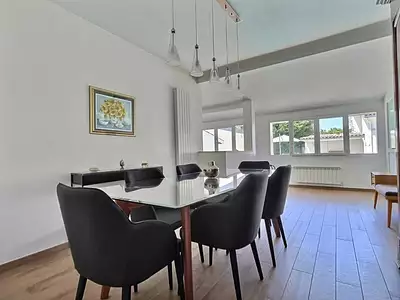 Maison, 240 m²