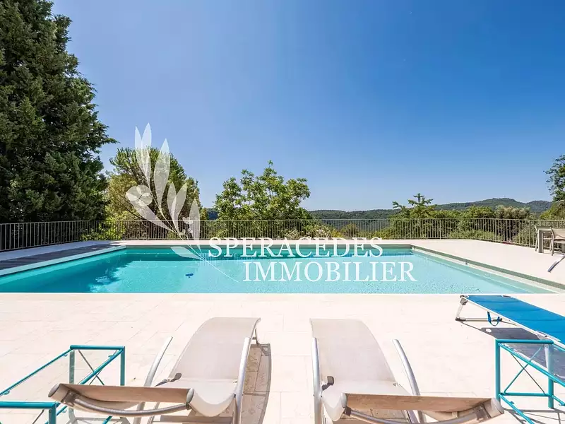 Maison, 248 m²