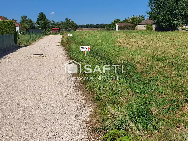 Terrain, 737 m²