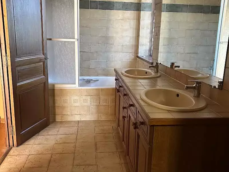 Maison, 246 m²