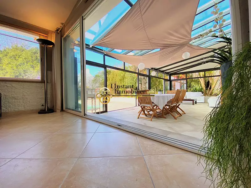 Maison, 225 m²