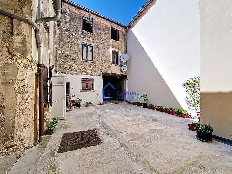 Immeuble, 140 m²