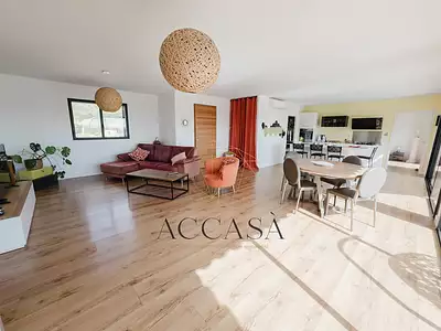 Maison, 204 m²