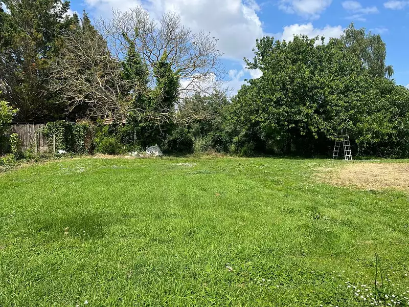 Terrain, 700 m²