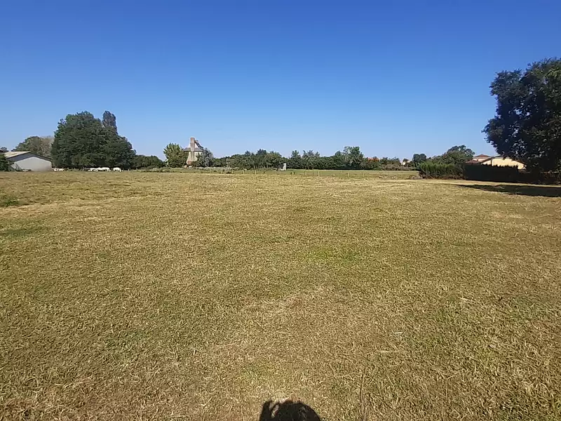 Terrain, 2 200 m²