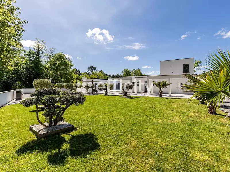 Maison, 340 m²