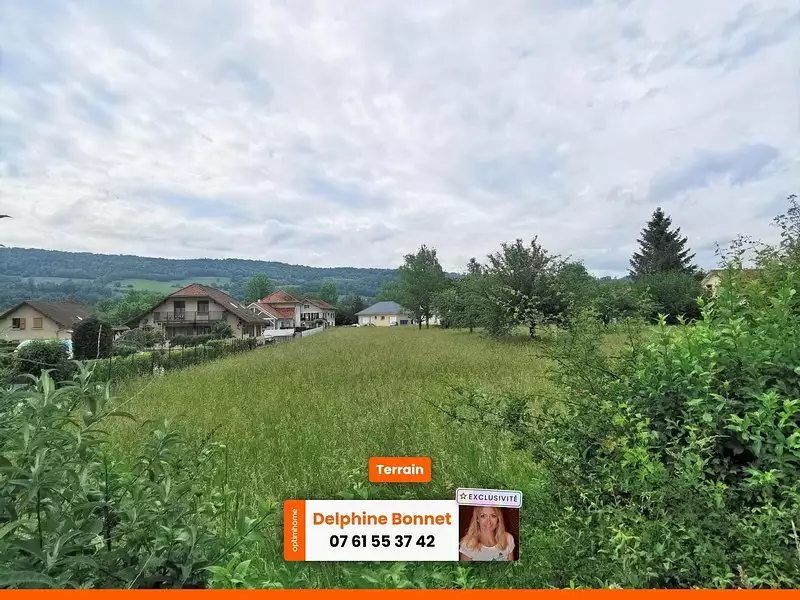 Terrain, 2 048 m²