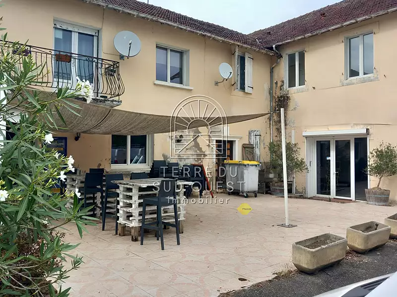 Immeuble, 413,11 m²