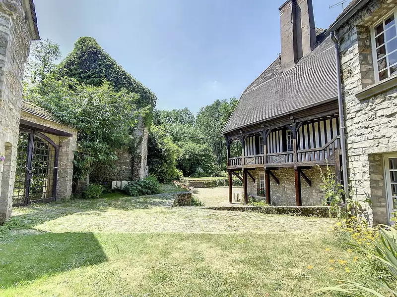 Maison, 1 004 m²