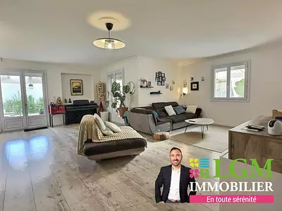 Maison, 245 m²