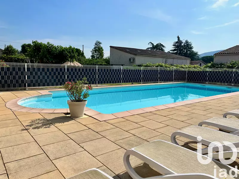 Immeuble, 719 m²