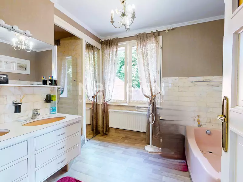Maison, 201 m²