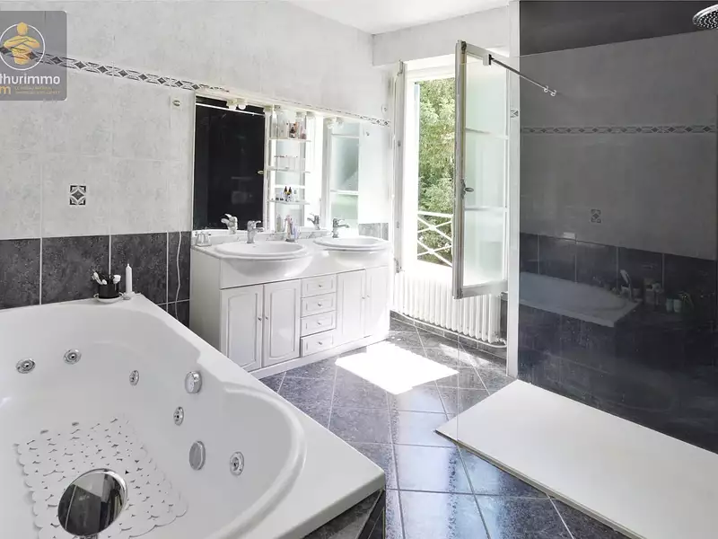 Maison, 333,1 m²