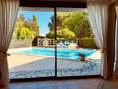 Maison, 240 m²