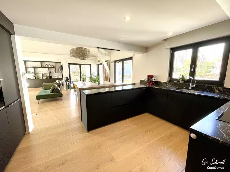 Maison, 196 m²