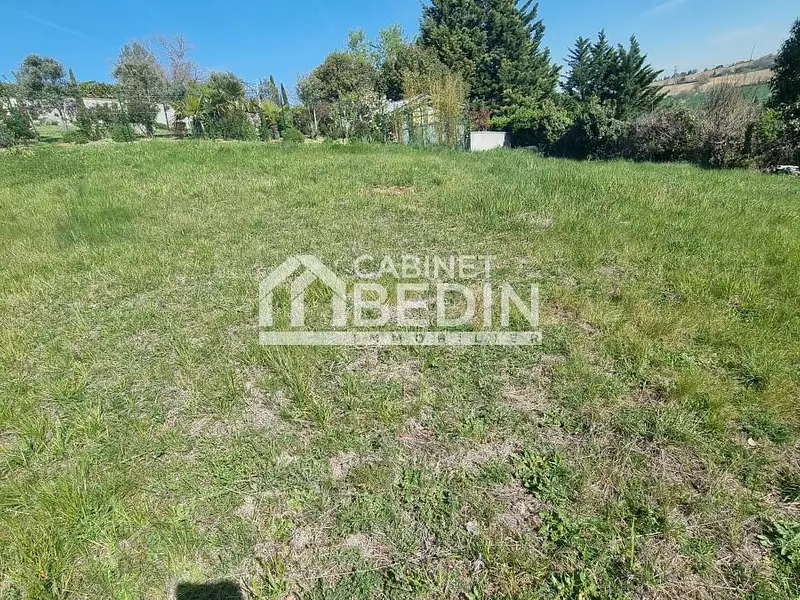 Terrain, 900 m²