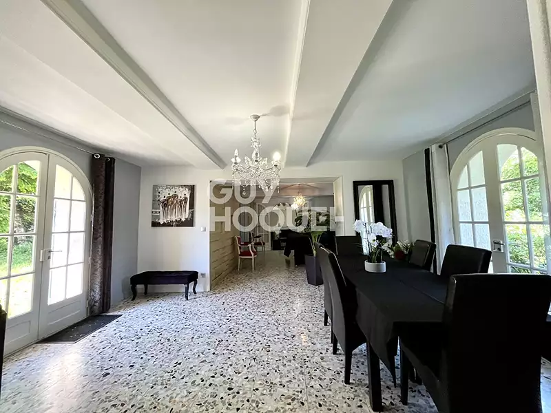 Maison, 245 m²