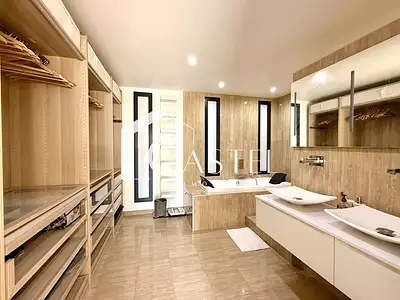 Maison, 216 m²