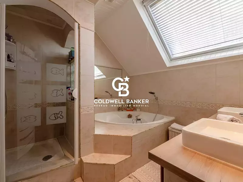 Maison, 280 m²