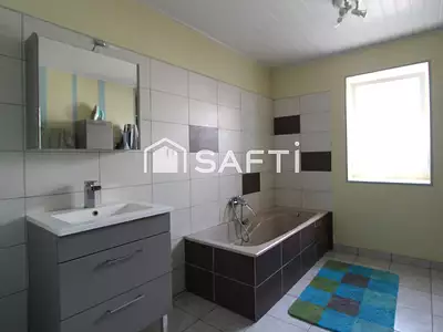 Maison, 166 m²