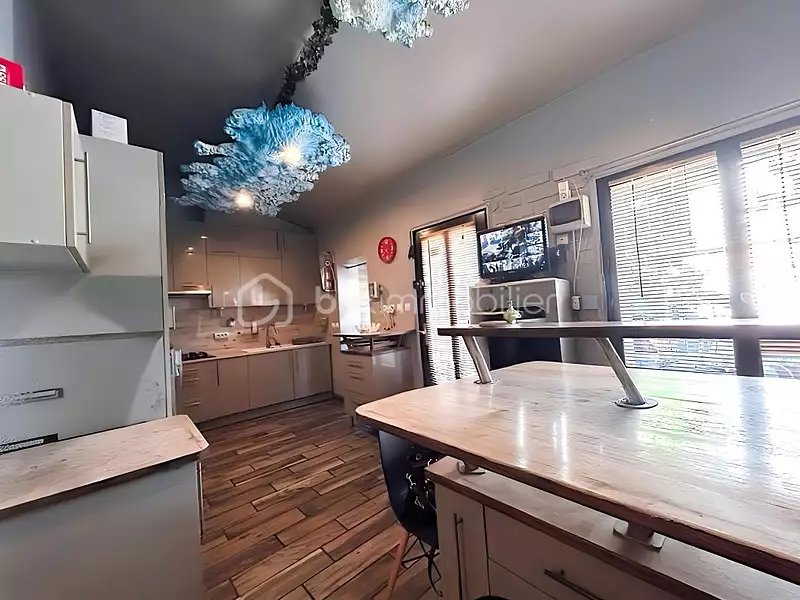 Immeuble, 329 m²
