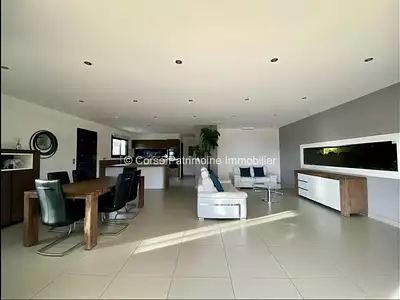 Maison, 210 m²