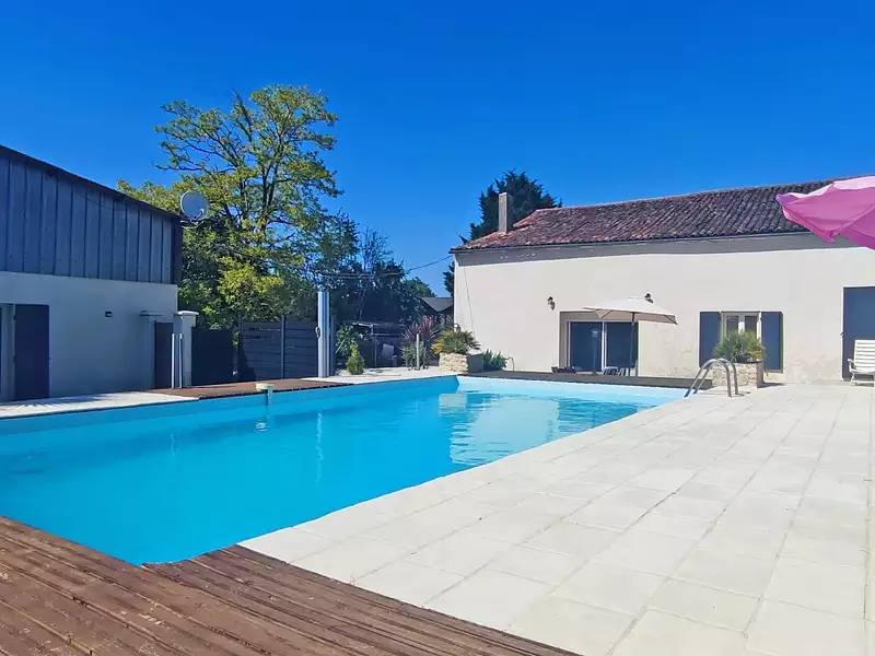 Maison, 225 m²