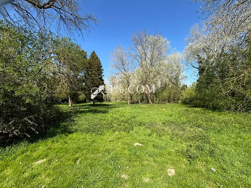 Terrain, 122 030 m²