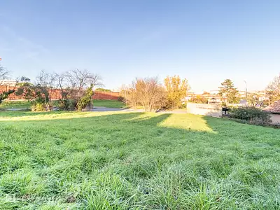 Terrain, 693 m²