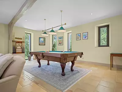 Maison, 749 m²