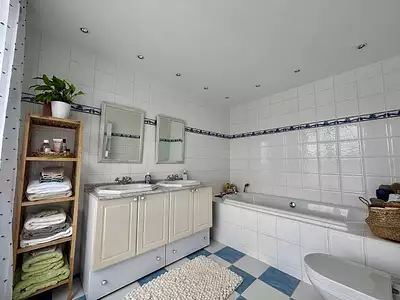 Maison, 325 m²