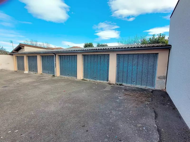 Parking, 240 m²