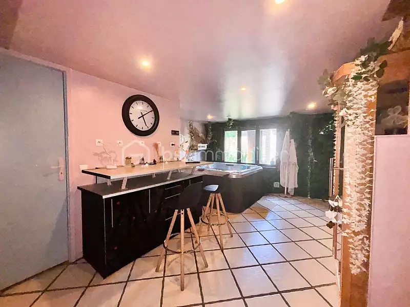 Immeuble, 329 m²