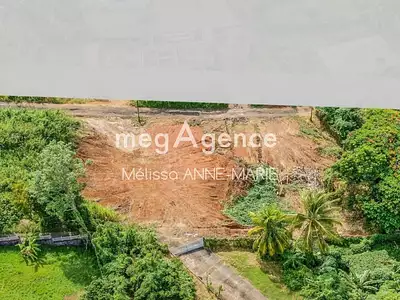 Terrain, 700 m²