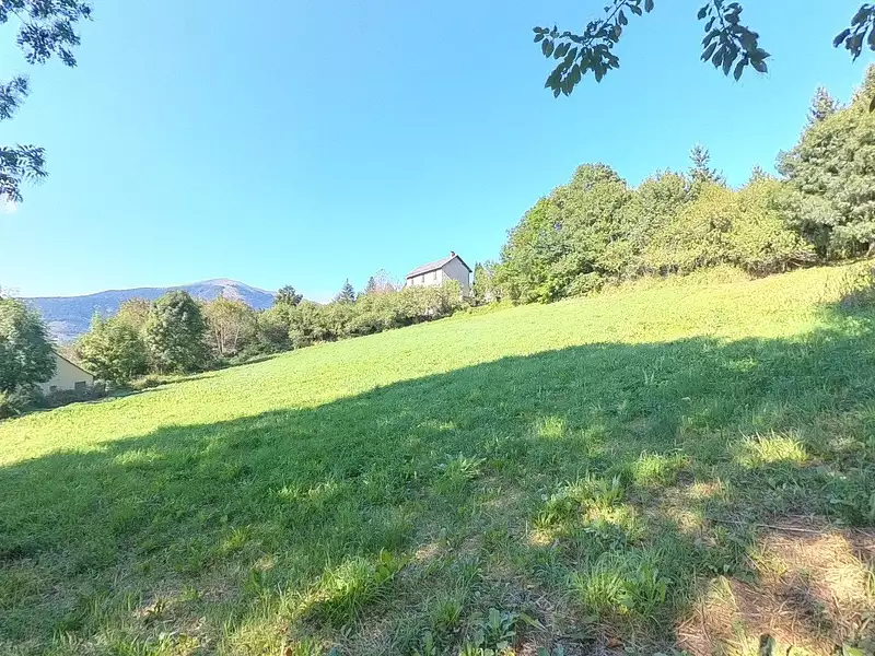 Terrain, 1 078 m²